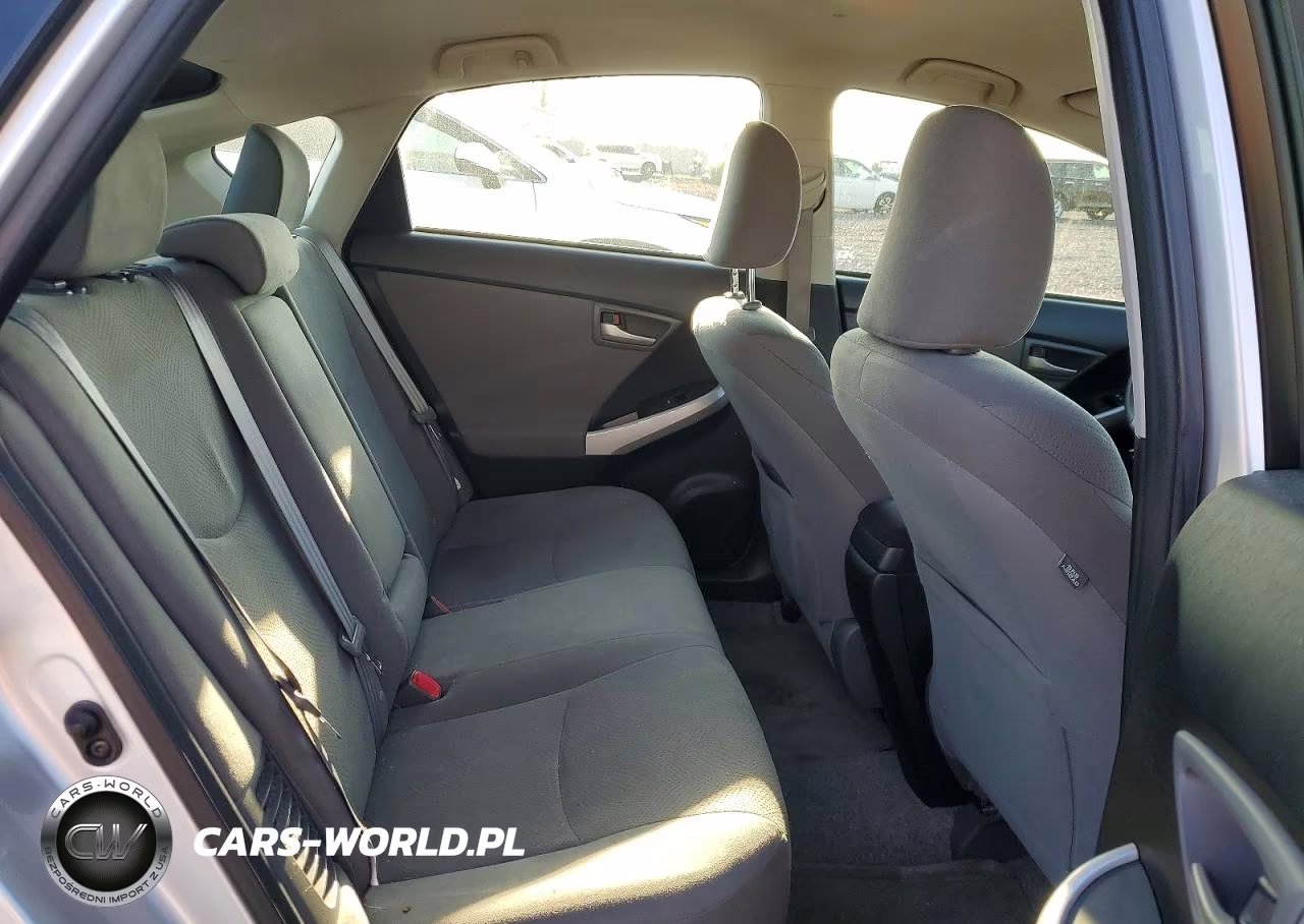 2013 Toyota Prius Two VIN:JTDKN3DU5D5635023 - 10