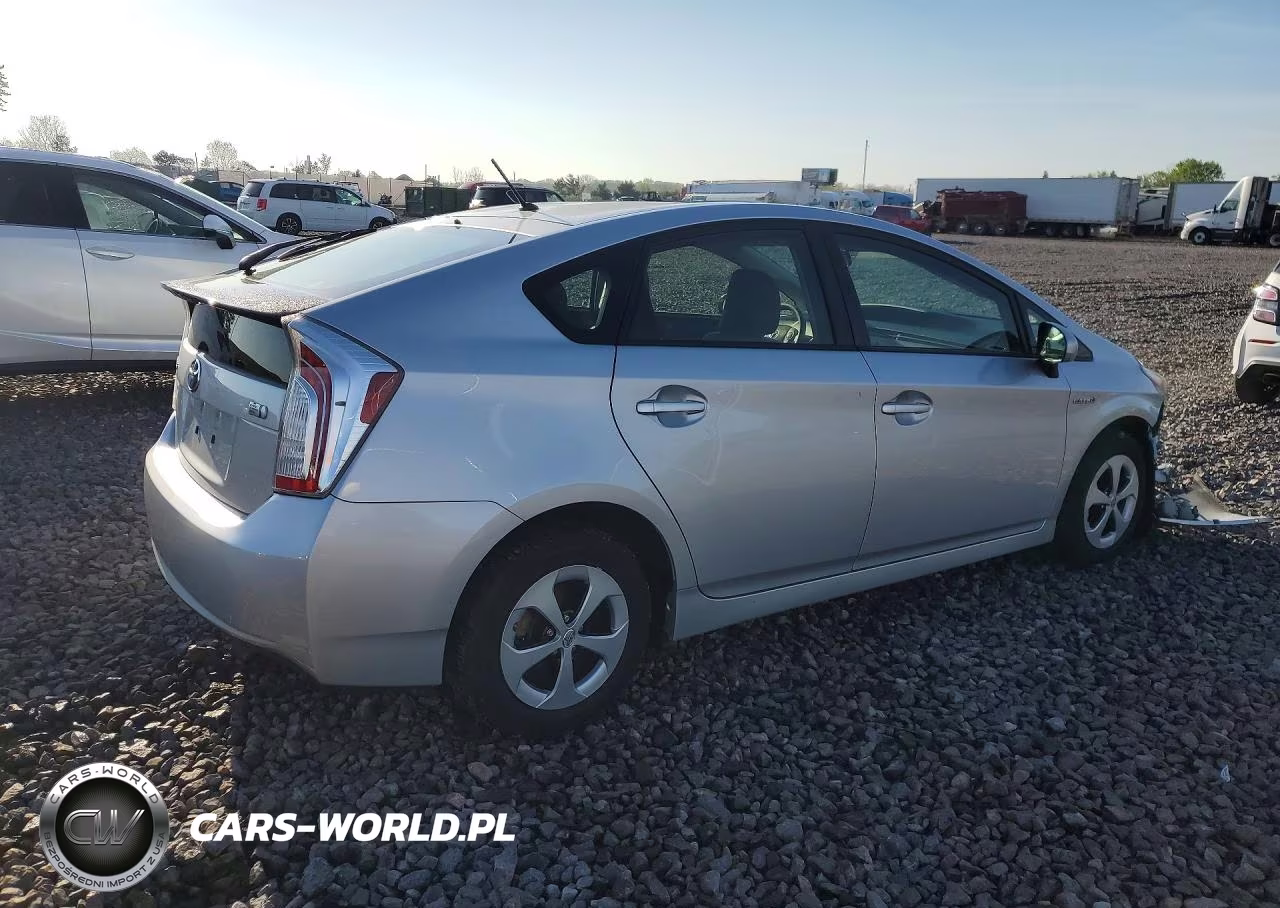 2013 Toyota Prius Two VIN:JTDKN3DU5D5635023 - 3