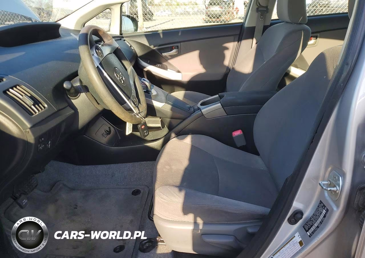 2013 Toyota Prius Two VIN:JTDKN3DU5D5635023 - 7