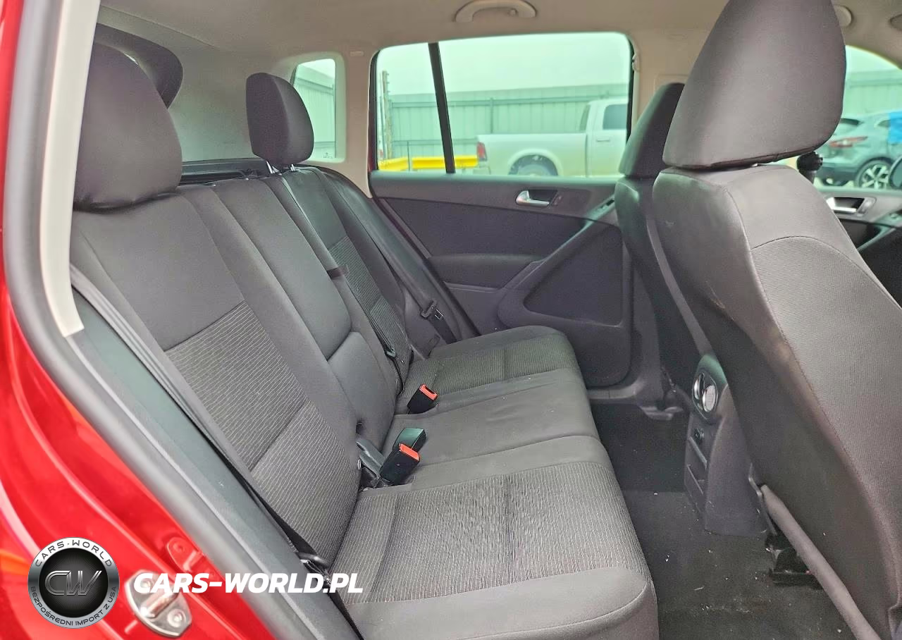 2015 Volkswagen Tiguan S VIN:WVGAV7AX7FW111334 - 10