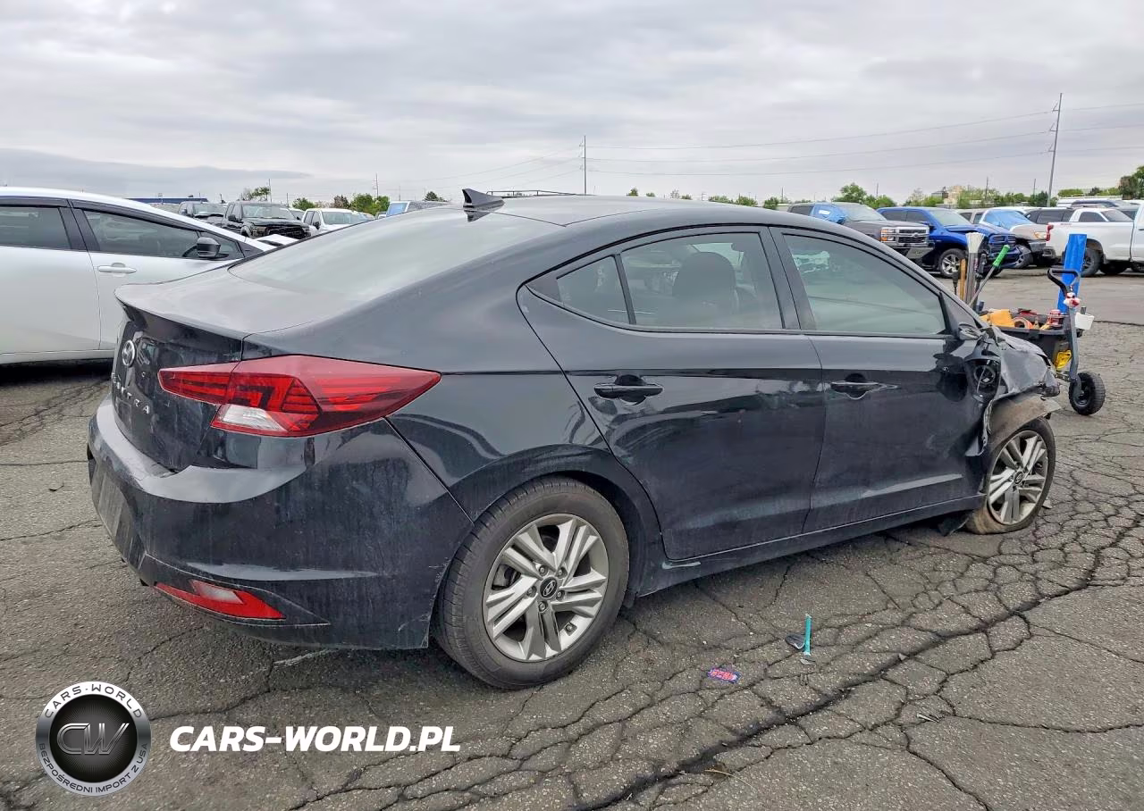 2019 Hyundai Elantra Value Edition VIN:5NPD84LF1KH427601 - 3