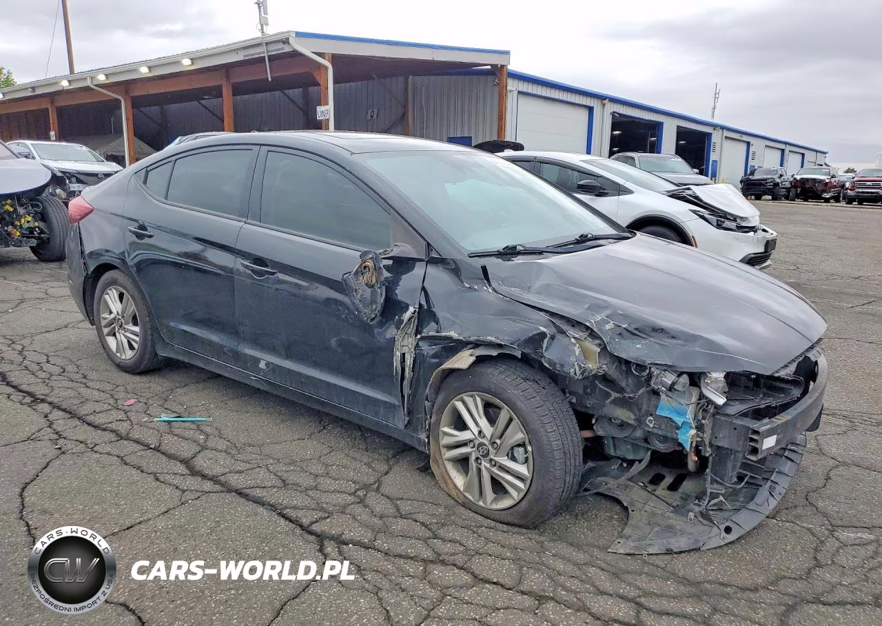 2019 Hyundai Elantra Value Edition VIN:5NPD84LF1KH427601 - 4