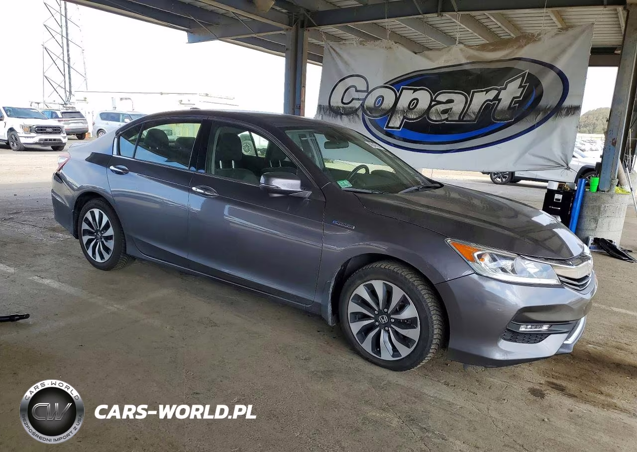 2017 Honda Accord VIN:JHMCR6F30HC016103 - 4