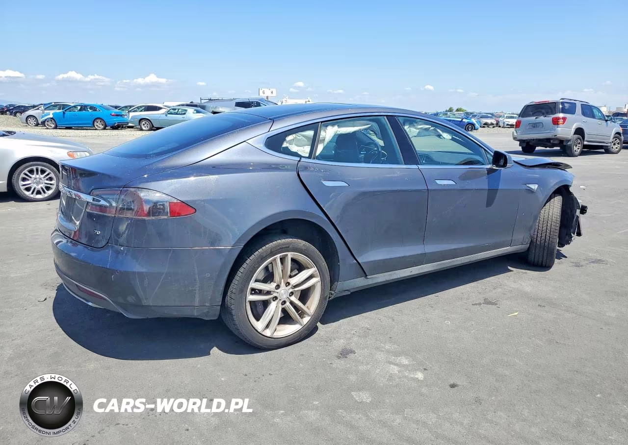 2015 Tesla Model S VIN:5YJSA1E11FF118811 - 3