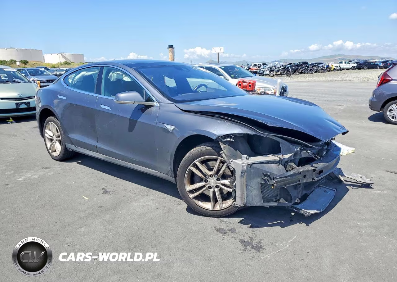 2015 Tesla Model S VIN:5YJSA1E11FF118811 - 4