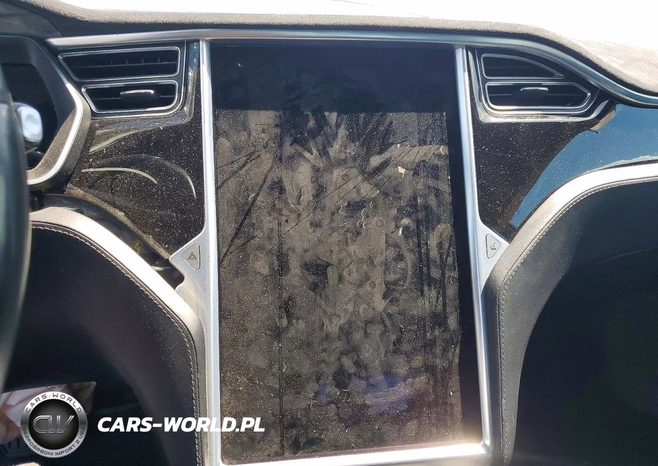 2015 Tesla Model S VIN:5YJSA1E11FF118811 - 9