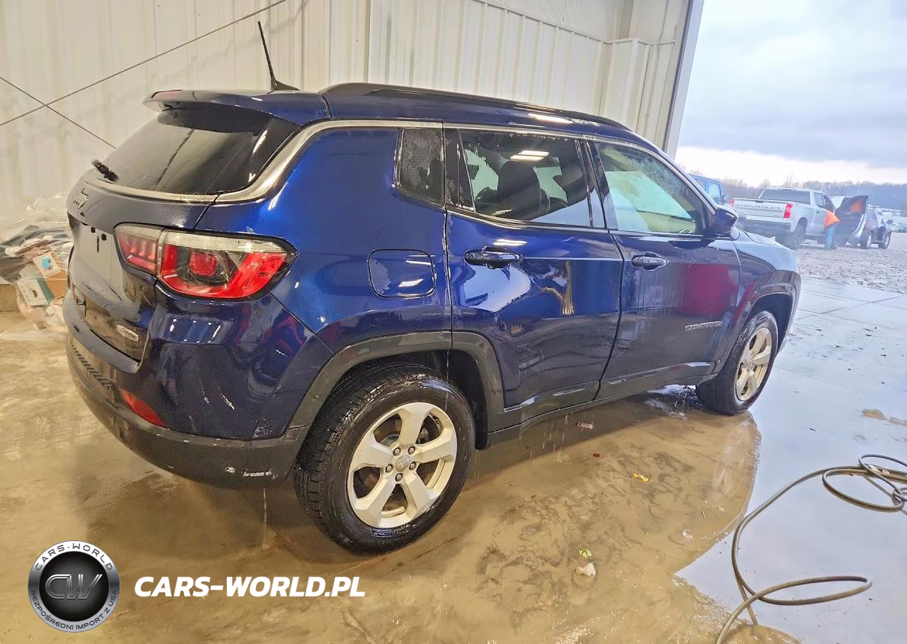 2018 Jeep Compass Latitude VIN:3C4NJDBB2JT342420 - 3