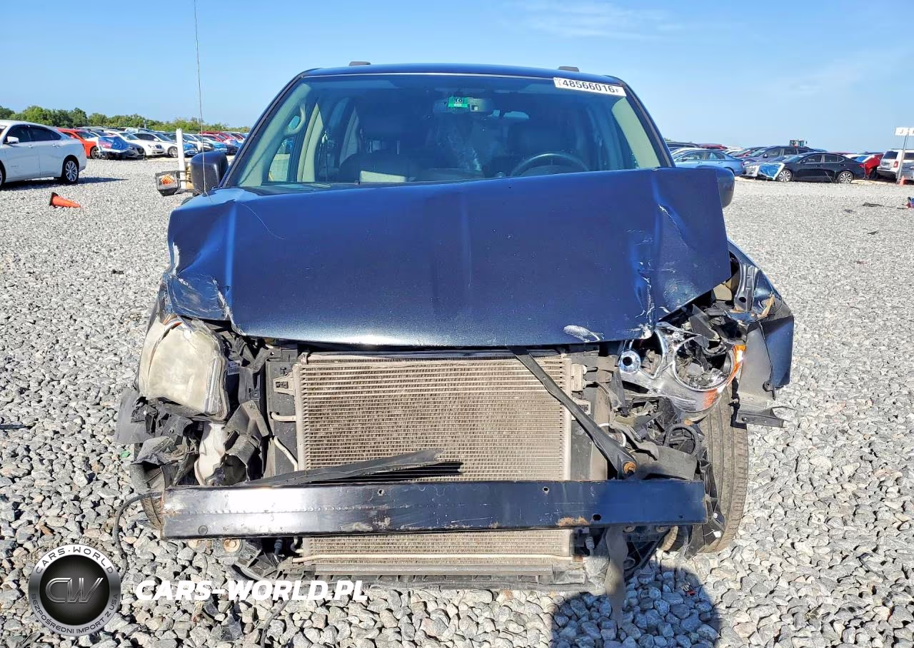 2014 Chrysler Town & Country Touring VIN:2C4RC1BG1ER435329 - 5