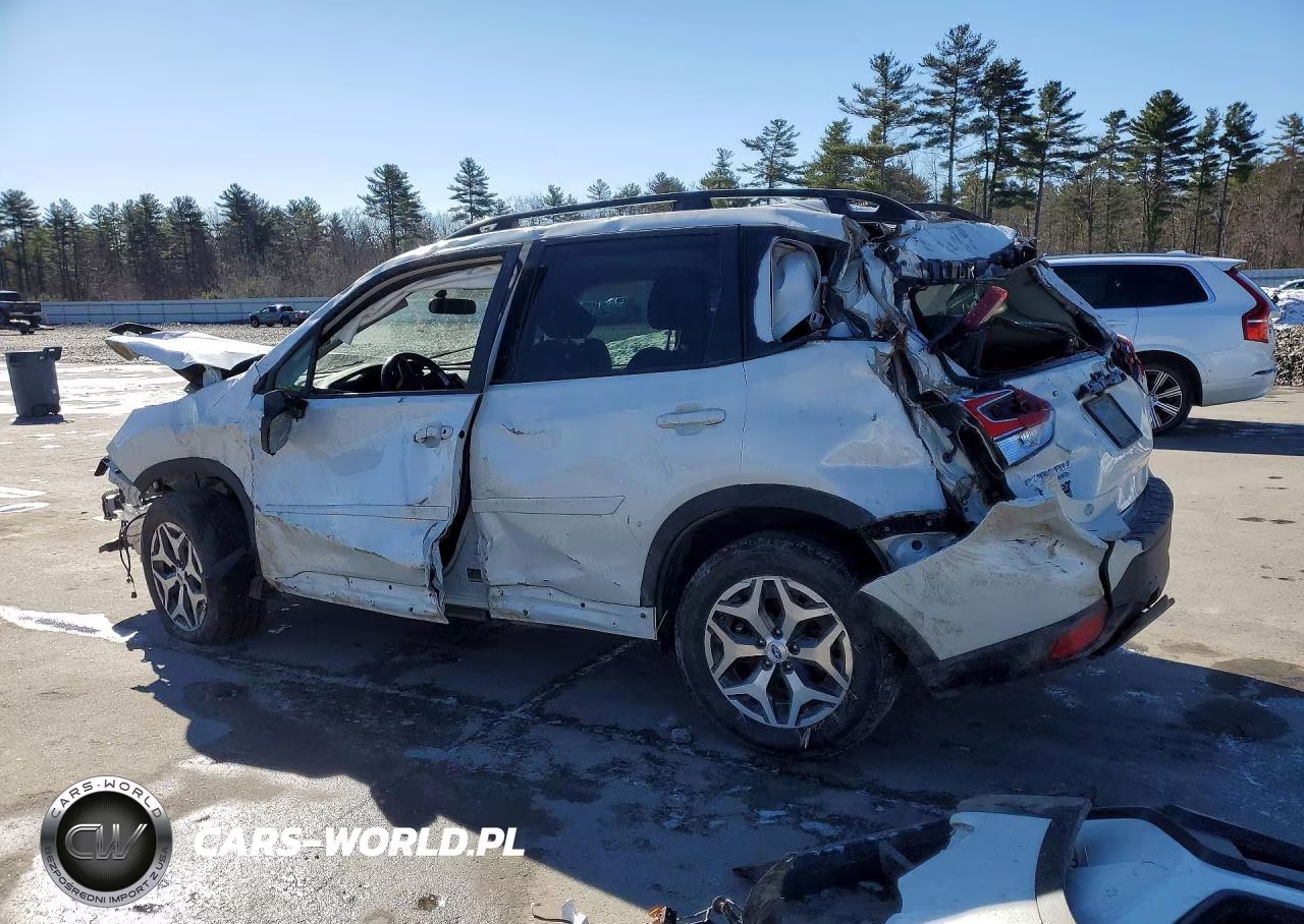 2022 Subaru Forester Premium VIN:JF2SKADC3NH489212 - 2