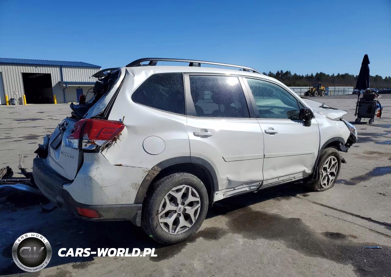 2022 Subaru Forester Premium VIN:JF2SKADC3NH489212 - 3