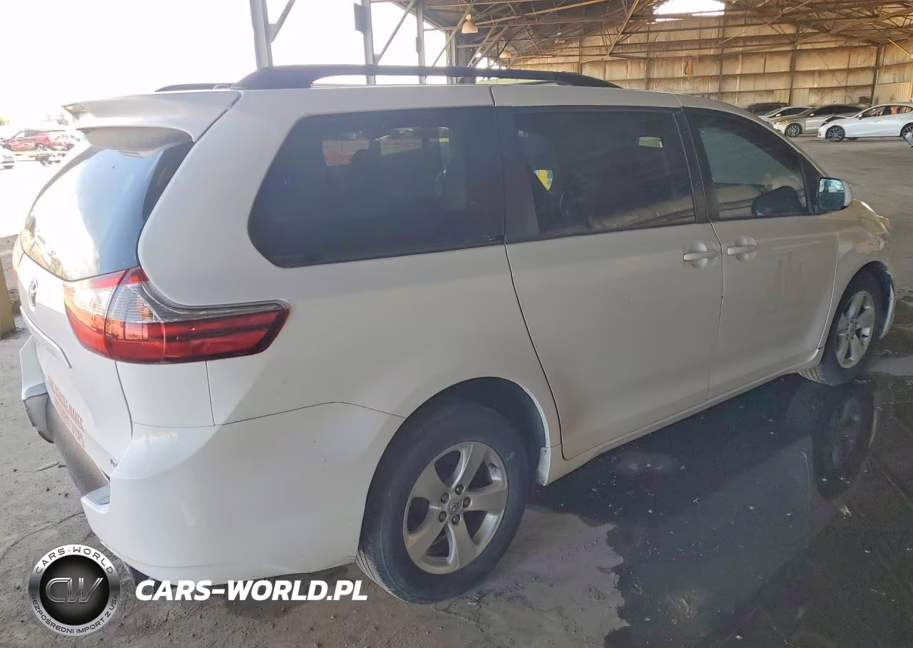 2015 Toyota Sienna VIN:5TDKK3DC8FS558483 - 3