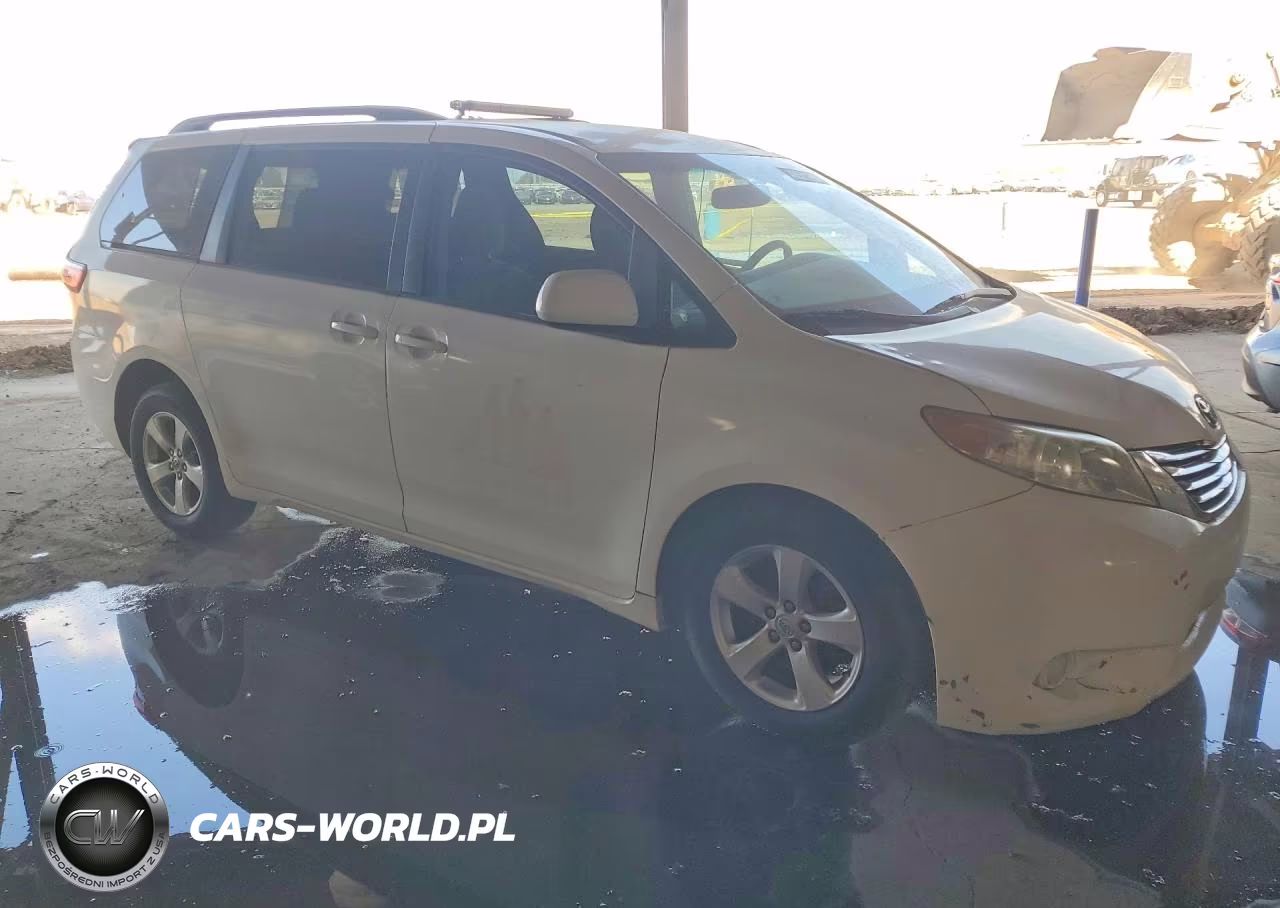 2015 Toyota Sienna VIN:5TDKK3DC8FS558483 - 4