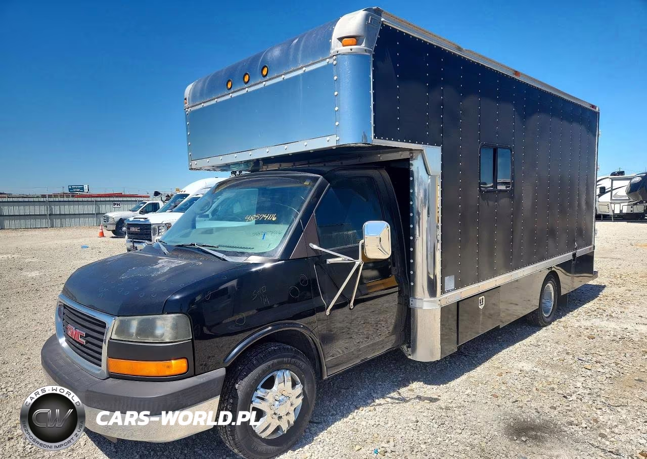 2004 GMC Savana Box Truck