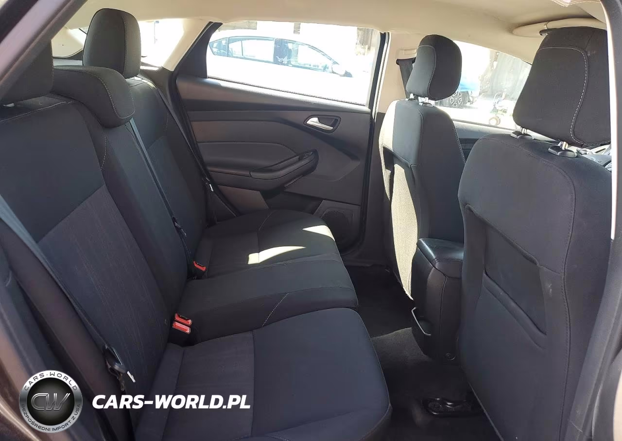 2018 Ford Focus Se VIN:1FADP3K21JL267036 - 10