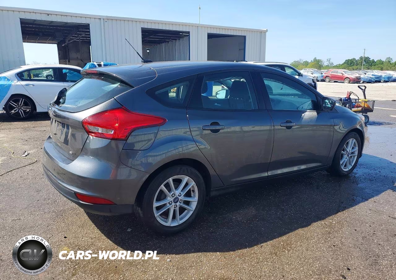 2018 Ford Focus Se VIN:1FADP3K21JL267036 - 3