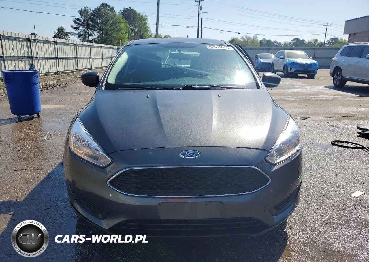2018 Ford Focus Se VIN:1FADP3K21JL267036 - 5