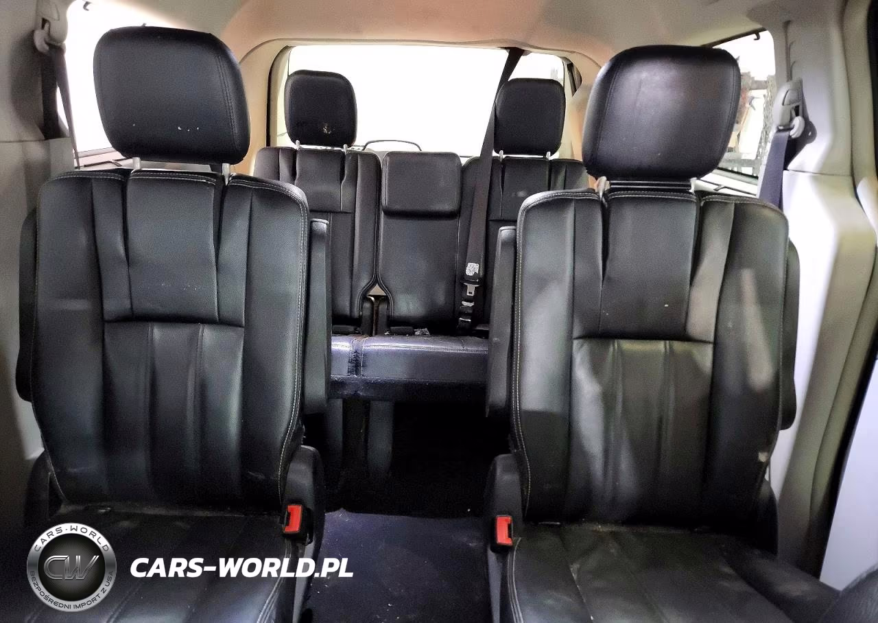 2015 Chrysler Town & Country Touring VIN:2C4RC1BG2FR618014 - 10