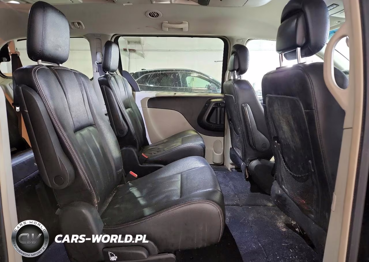 2015 Chrysler Town & Country Touring VIN:2C4RC1BG2FR618014 - 11