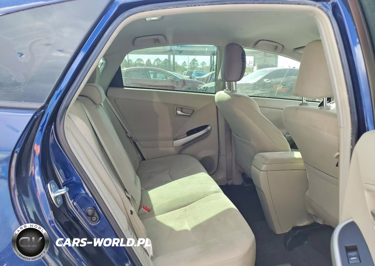 2014 Toyota Prius Two VIN:JTDKN3DU1E1778768 - 11
