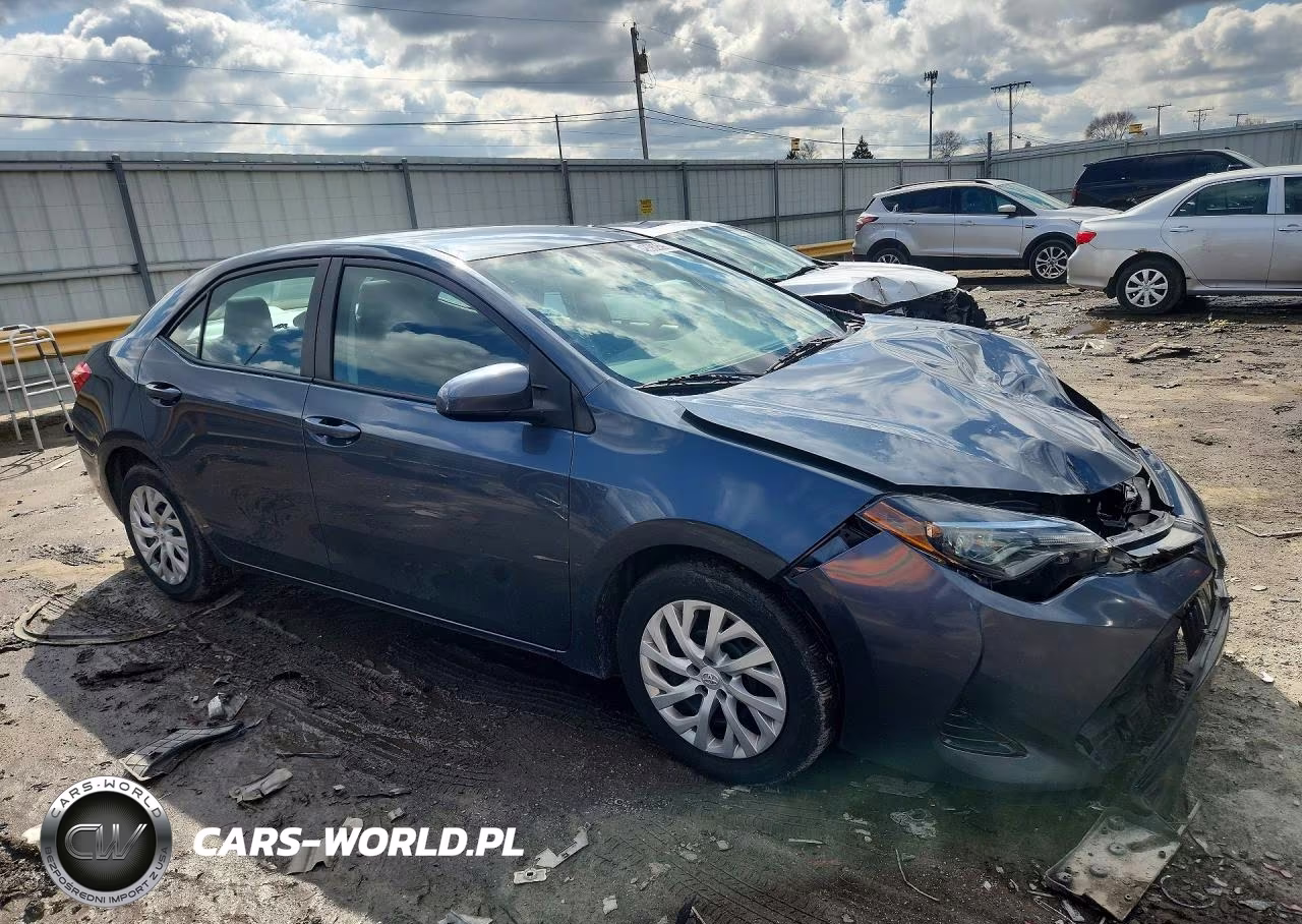 2018 Toyota Corolla Le VIN:2T1BURHE7JC041461 - 4