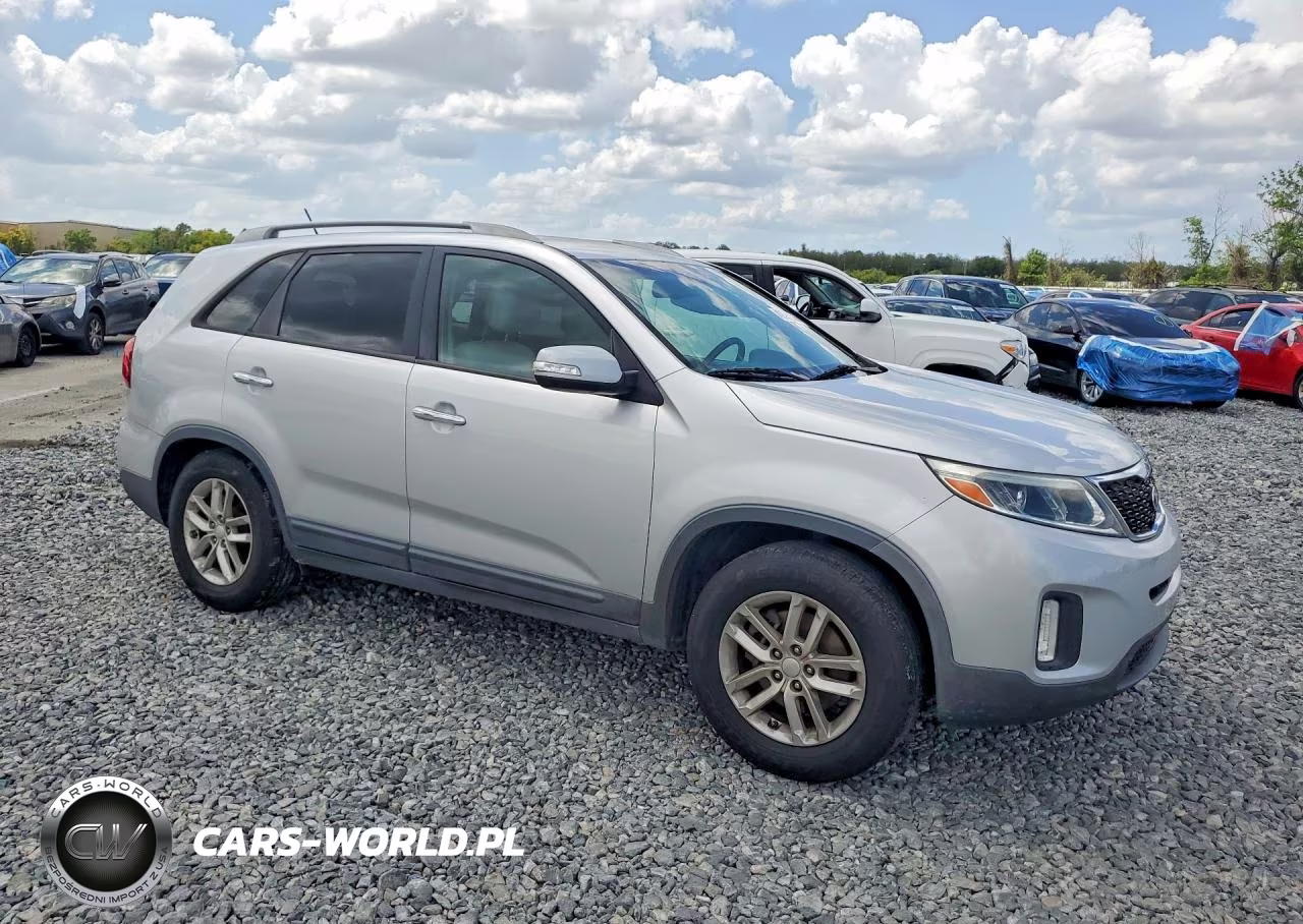 2014 Kia Sorento Lx VIN:5XYKT3A69EG471926 - 4