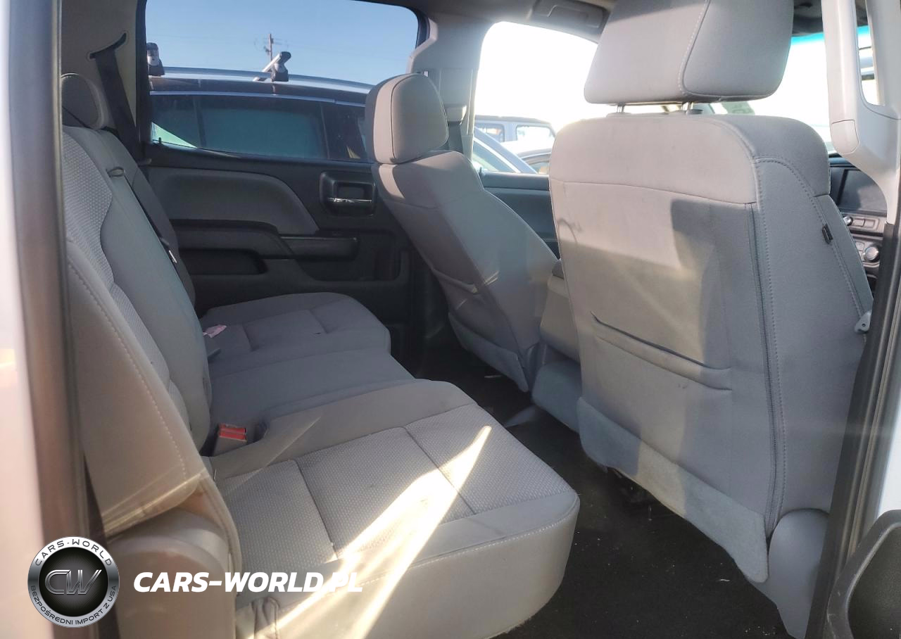 2018 Chevrolet Silverado K1500 VIN:1GCUKNEC7JF208824 - 10