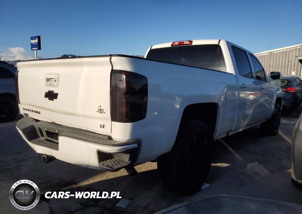 2018 Chevrolet Silverado K1500 VIN:1GCUKNEC7JF208824 - 3