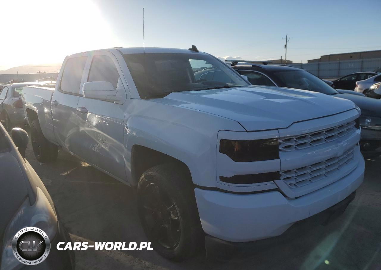 2018 Chevrolet Silverado K1500 VIN:1GCUKNEC7JF208824 - 4