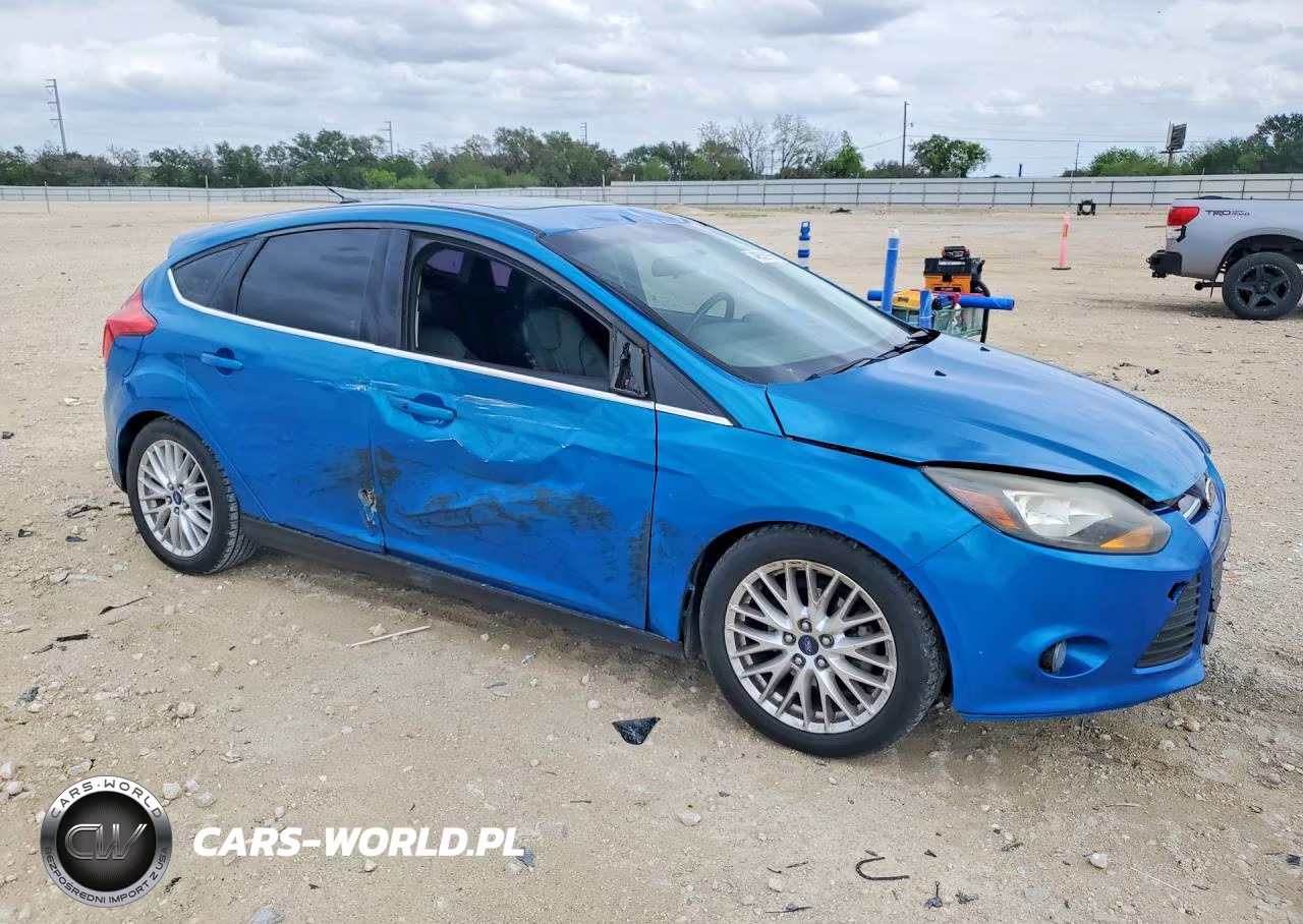 2014 Ford Focus Titanium VIN:1FADP3N22EL109161 - 4