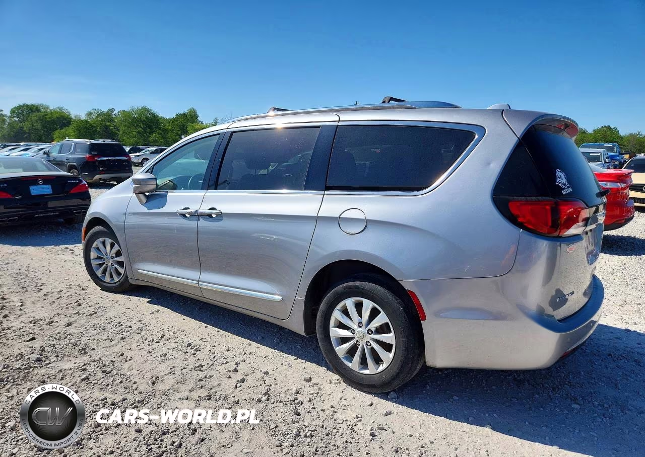 2018 Chrysler Pacifica Touring L VIN:2C4RC1BG2JR119061 - 2