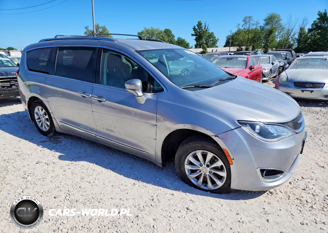 2018 Chrysler Pacifica Touring L VIN:2C4RC1BG2JR119061 - 4