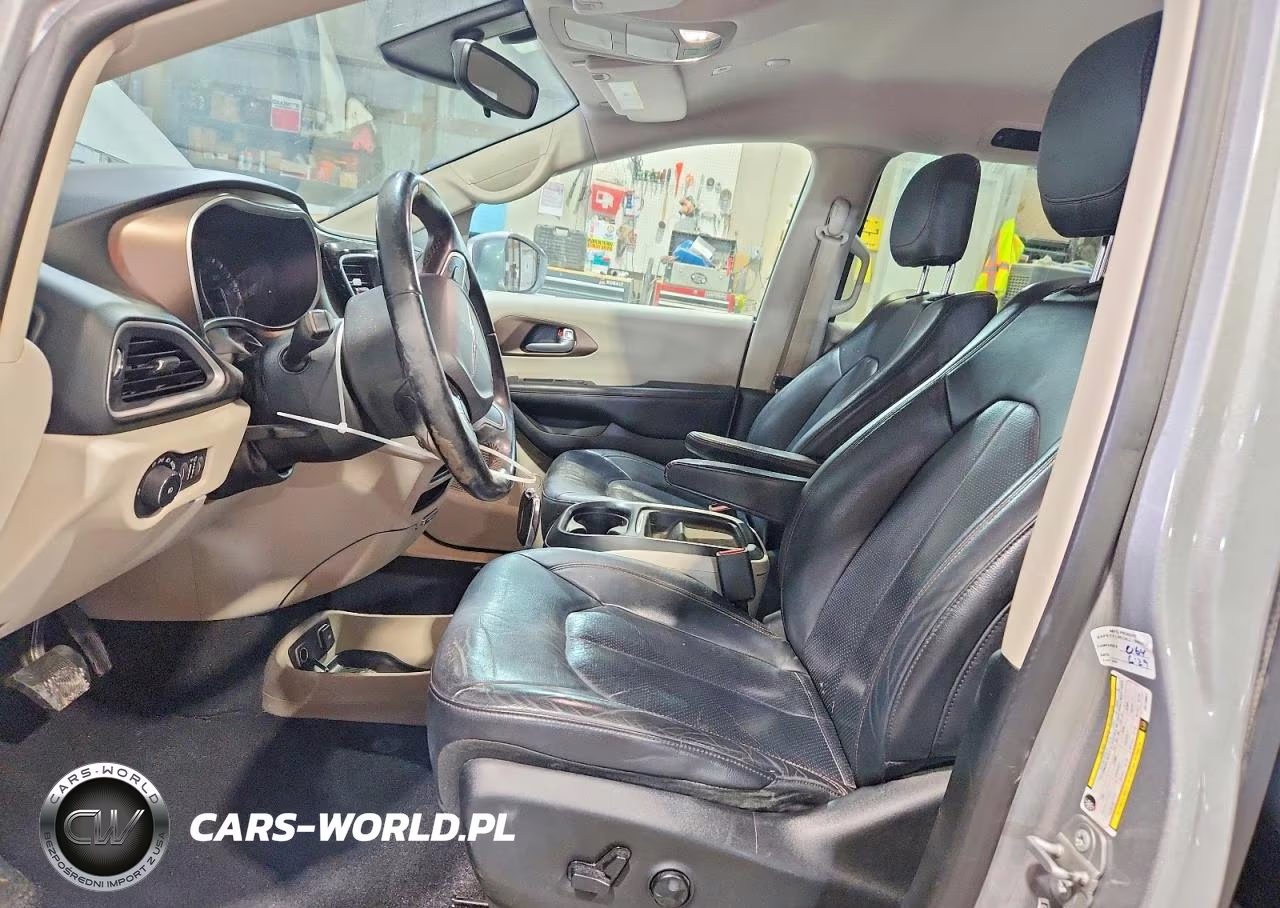 2018 Chrysler Pacifica Touring L VIN:2C4RC1BG2JR119061 - 7