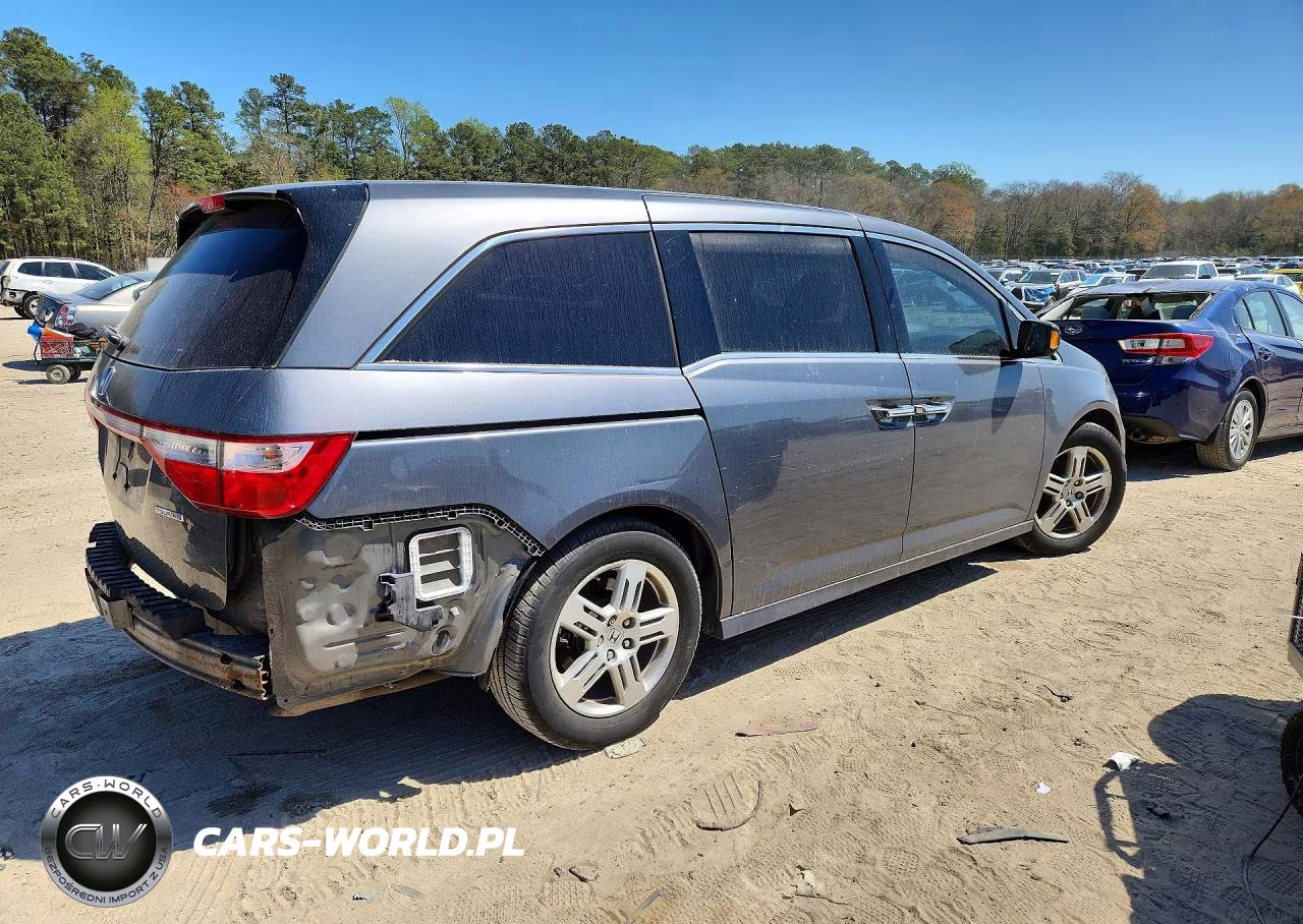 2012 Honda Odyssey Touring VIN:5FNRL5H91CB015384 - 3