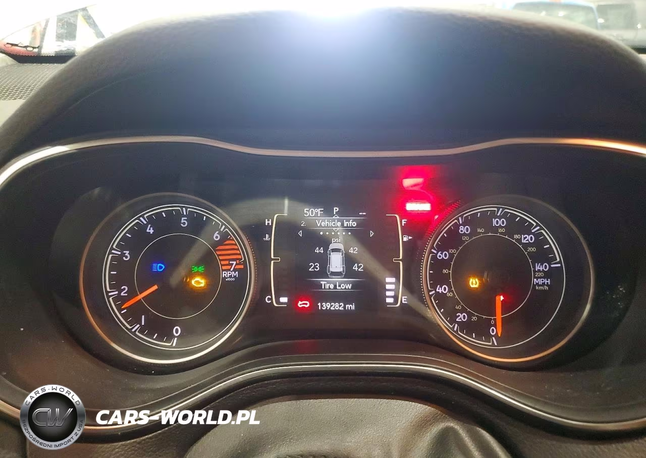 2019 Jeep Cherokee Latitude VIN:1C4PJMCB5KD103006 - 9
