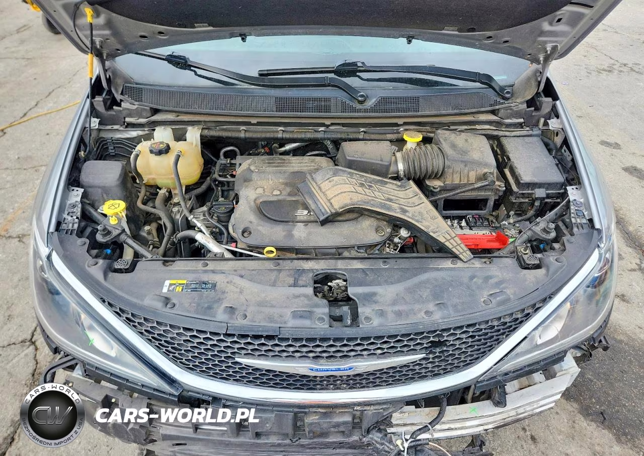 2018 Chrysler Pacifica Touring L Plus VIN:2C4RC1EG0JR330299 - 12