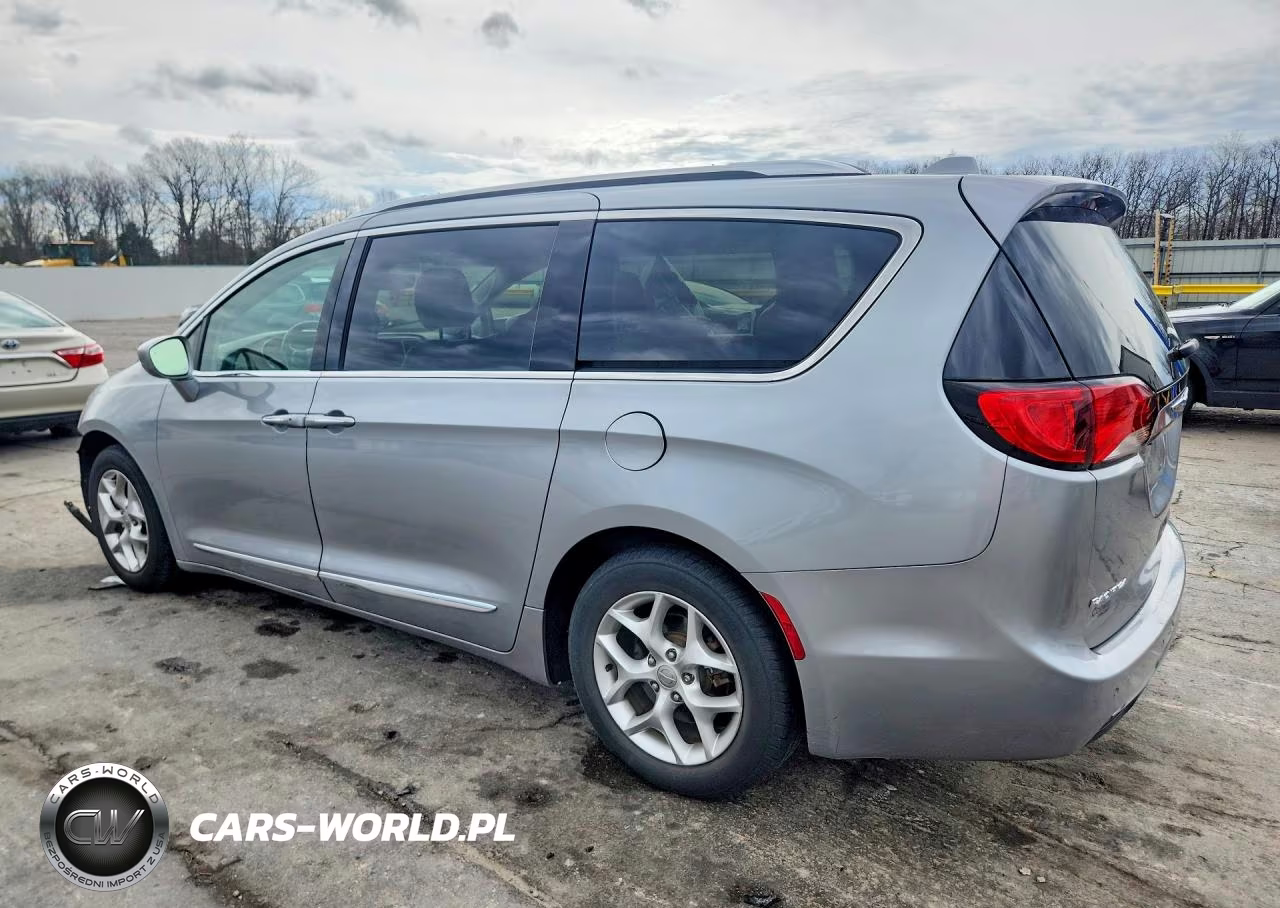 2018 Chrysler Pacifica Touring L Plus VIN:2C4RC1EG0JR330299 - 2