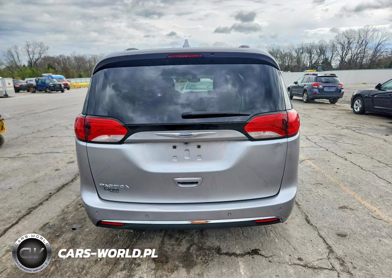2018 Chrysler Pacifica Touring L Plus VIN:2C4RC1EG0JR330299 - 6