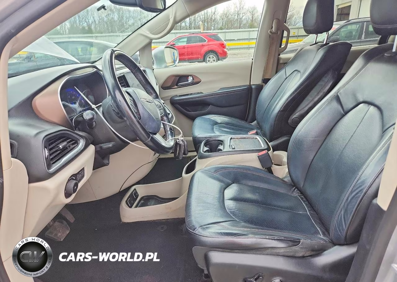 2018 Chrysler Pacifica Touring L Plus VIN:2C4RC1EG0JR330299 - 7