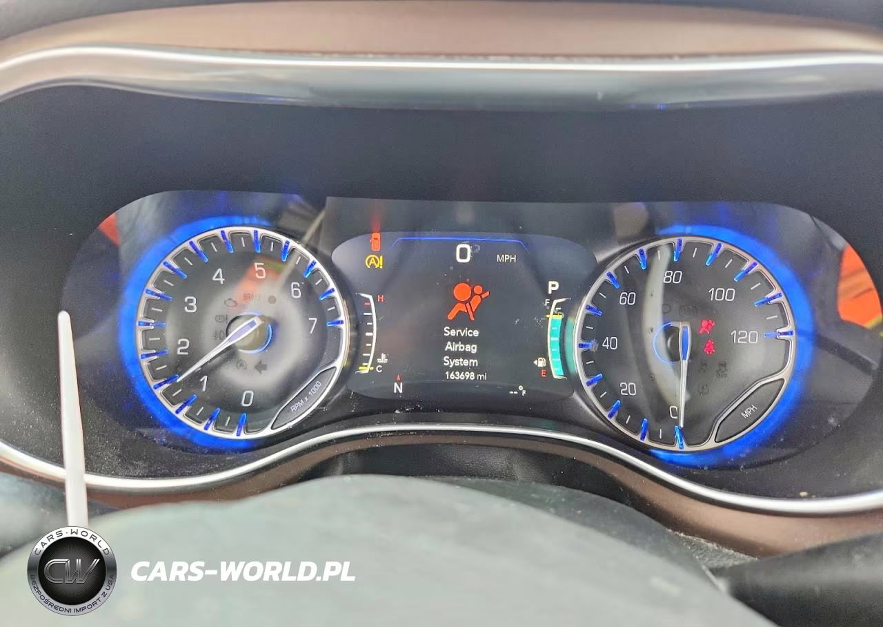 2018 Chrysler Pacifica Touring L Plus VIN:2C4RC1EG0JR330299 - 9