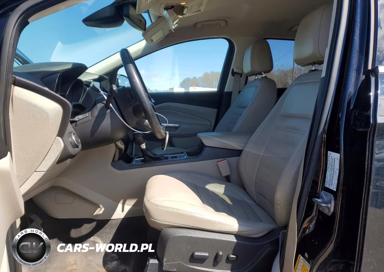2017 Ford Escape Titanium VIN:1FMCU9J9XHUA61570 - 7