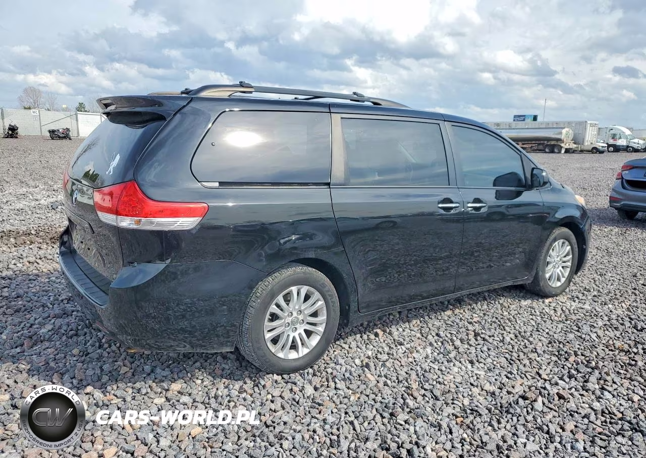 2013 Toyota Sienna Xle 8-Passenger VIN:5TDYK3DC1DS315850 - 3