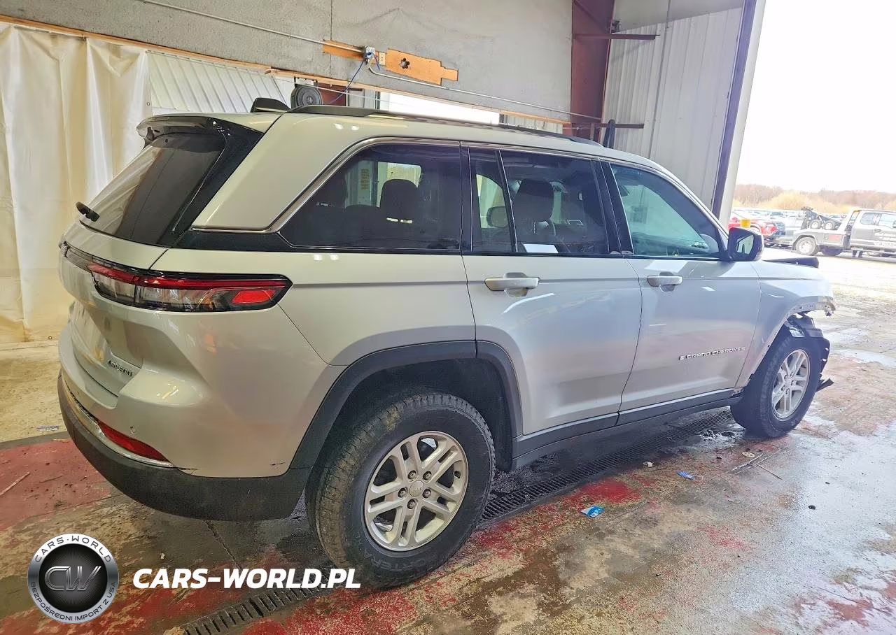 2023 Jeep Grand Cherokee Laredo VIN:1C4RJHAG6P8851021 - 3