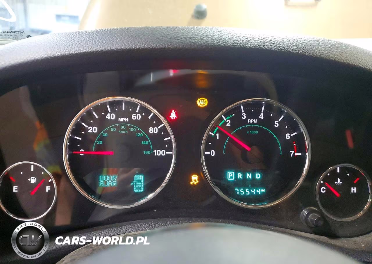 2015 Jeep Wrangler Unlimited Rubicon VIN:1C4HJWFG2FL675220 - 9