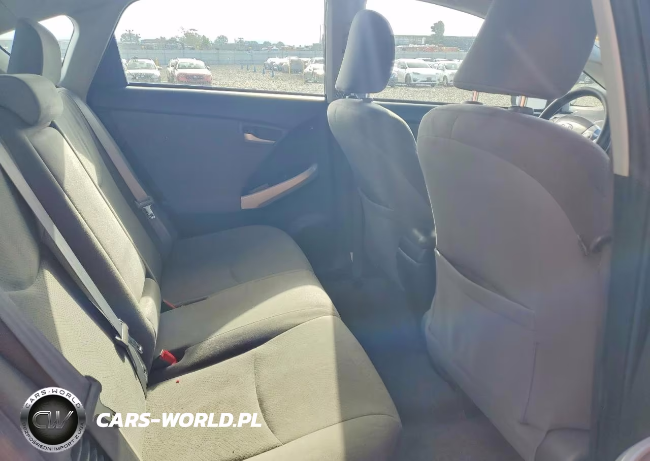 2013 Toyota Prius Two VIN:JTDKN3DU8D5597237 - 10