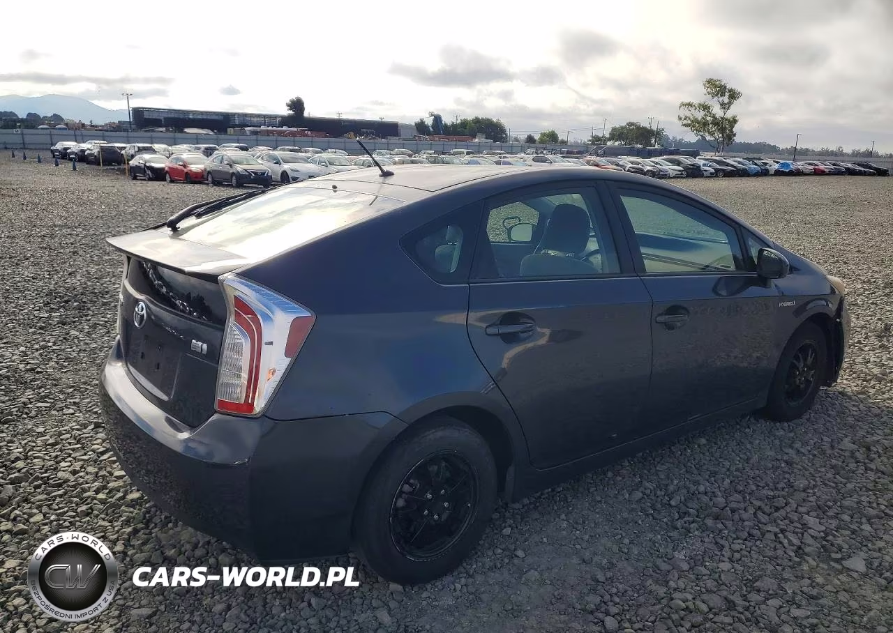 2013 Toyota Prius Two VIN:JTDKN3DU8D5597237 - 3