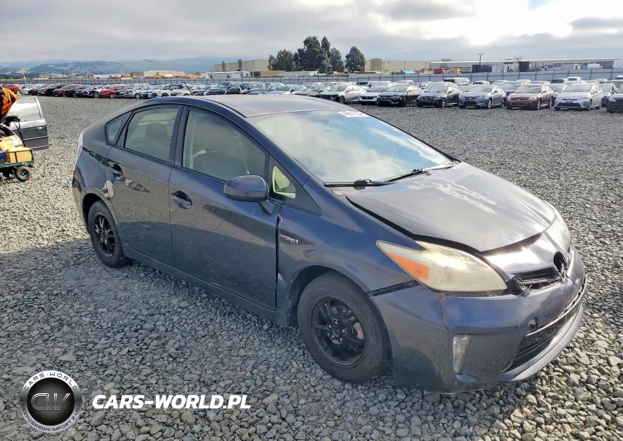 2013 Toyota Prius Two VIN:JTDKN3DU8D5597237 - 4