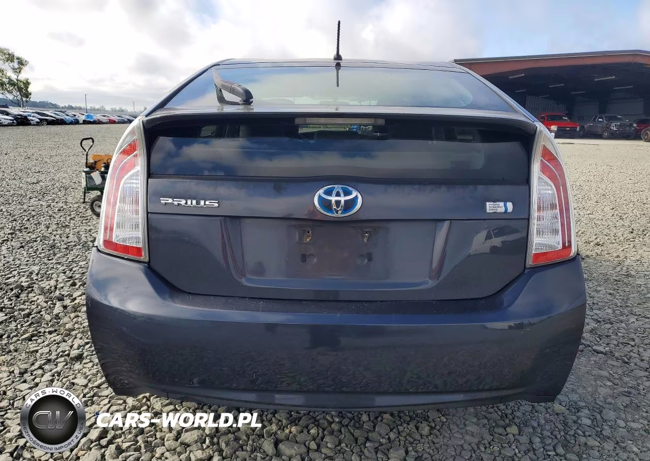 2013 Toyota Prius Two VIN:JTDKN3DU8D5597237 - 6