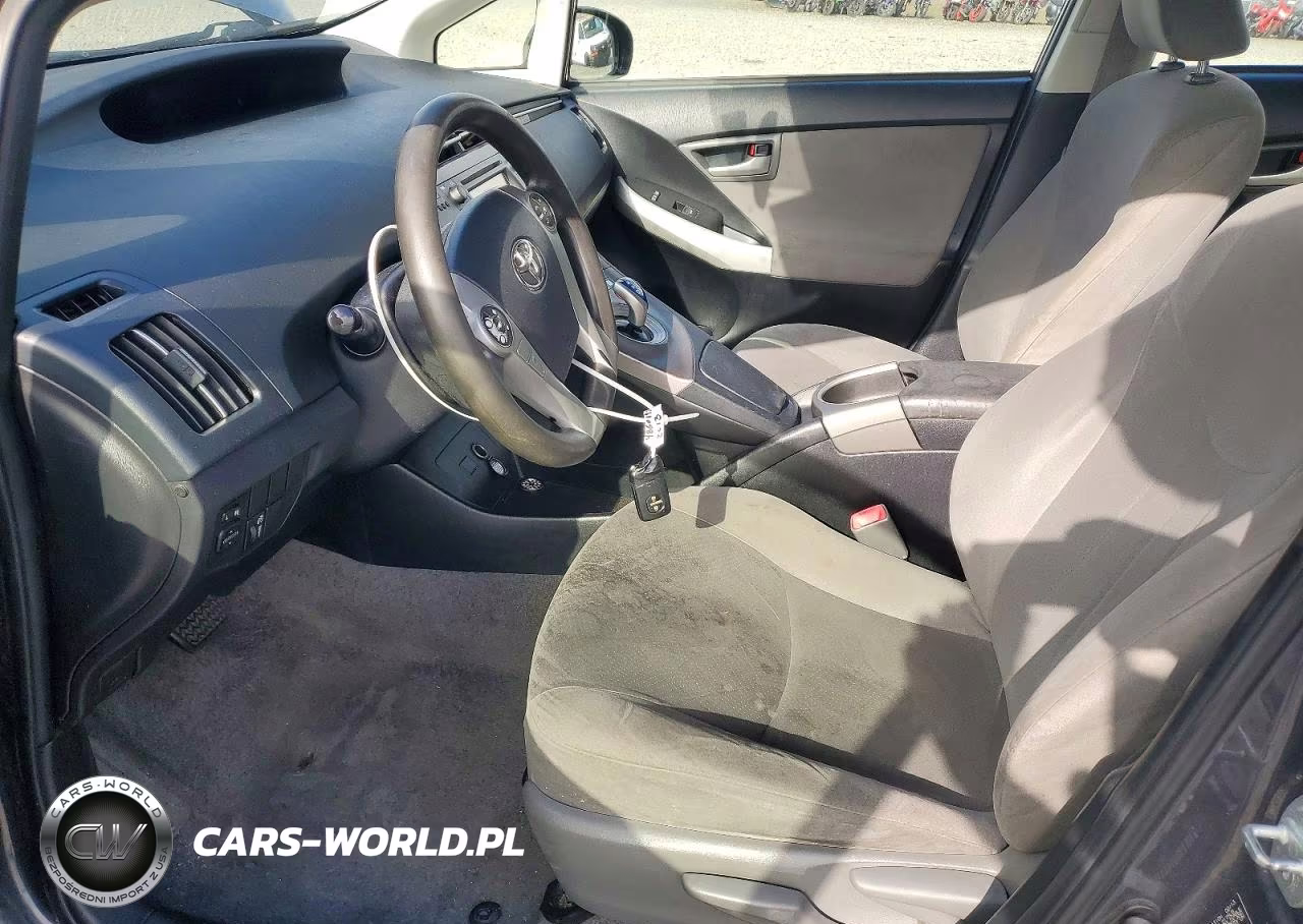 2013 Toyota Prius Two VIN:JTDKN3DU8D5597237 - 7