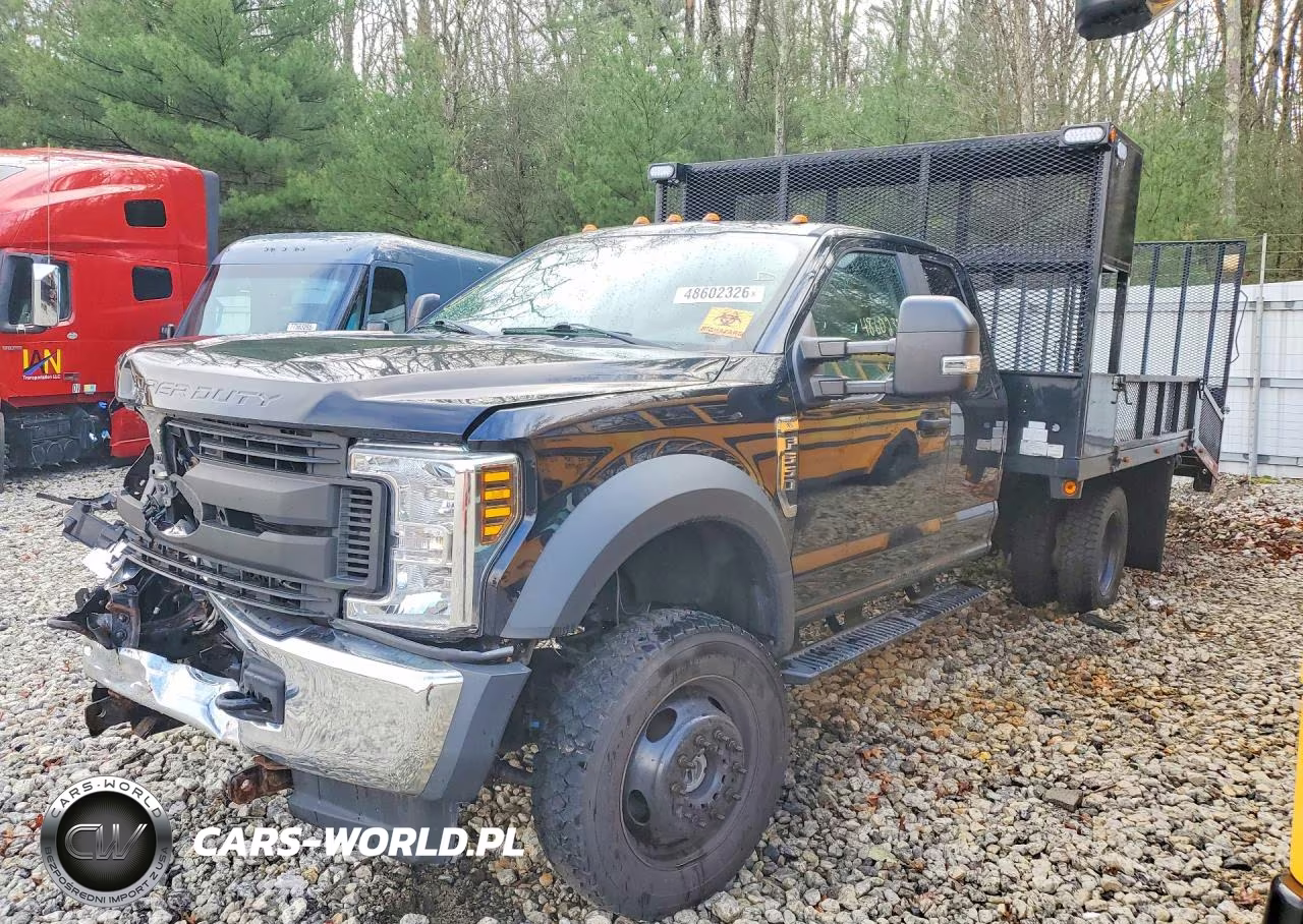 2018 Ford F550 Super Duty Crew Cab Flatbed Truck