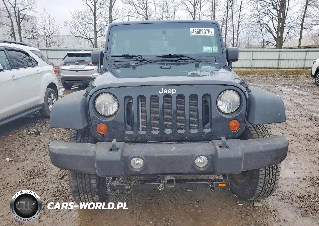 2011 Jeep Wrangler Unlimited Rubicon VIN:1J4BA6H14BL565420 - 5